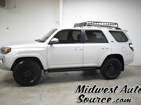 Used 2023 Toyota 4Runner SR5 Premium image 2
