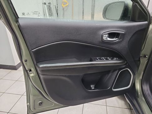 Used 2019 Jeep Compass Latitude image 32
