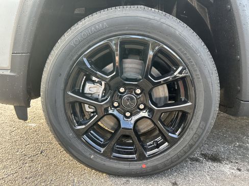 New 2026 Jeep Compass Latitude image 10