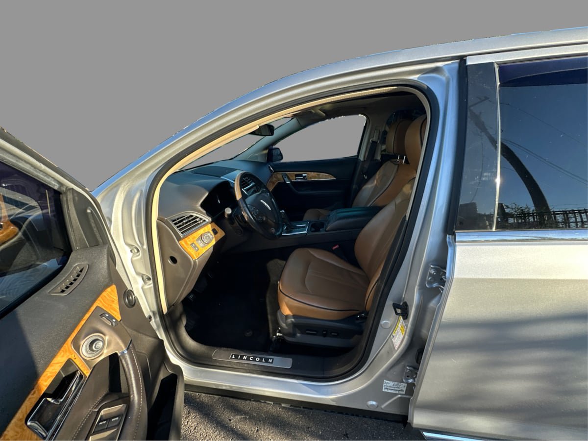 Used 2013 Lincoln MKX AWD image 20