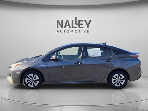 Used 2018 Toyota Prius Four image 2