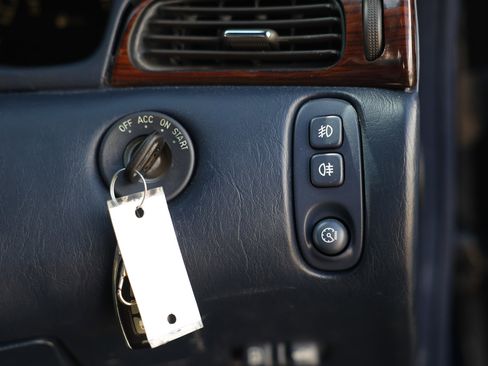 Used 1999 Cadillac Seville STS FWD image 44