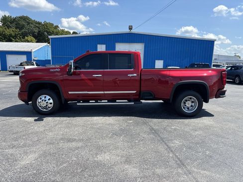 Used 2024 Chevrolet Silverado 3500 High Country w/ High Country Premium Package AWD/4WD image 4