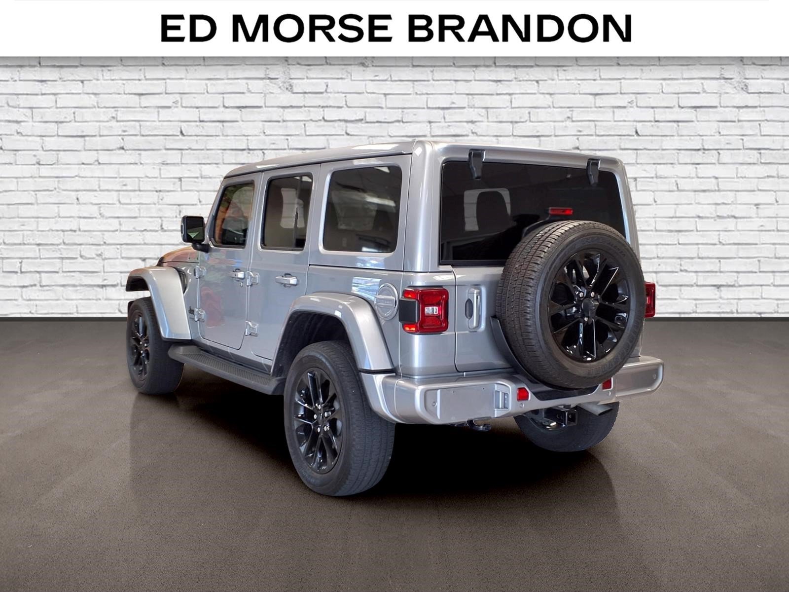 Used 2021 Jeep Wrangler Unlimited Sahara AWD/4WD image 3