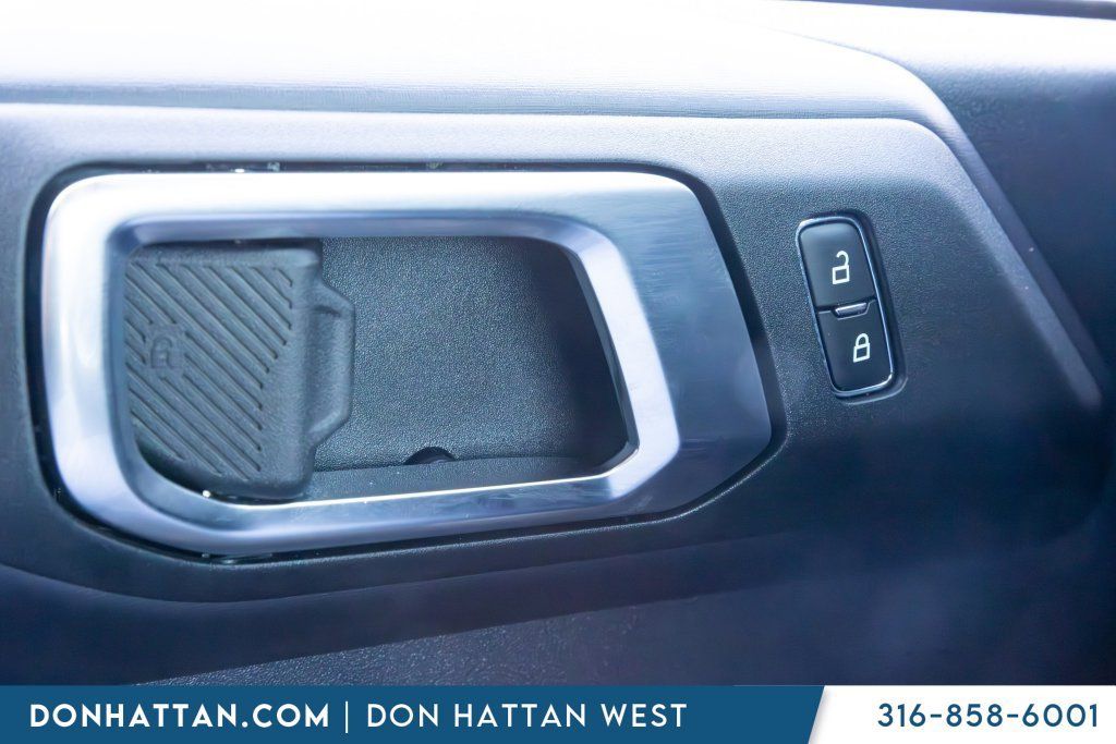 Used 2025 Ford Bronco Badlands AWD/4WD image 12