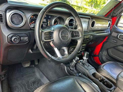 Used 2018 Jeep Wrangler Unlimited Sahara AWD/4WD image 16