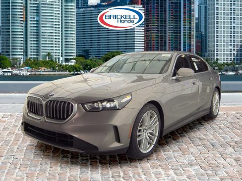 Used 2024 BMW 530i image 1