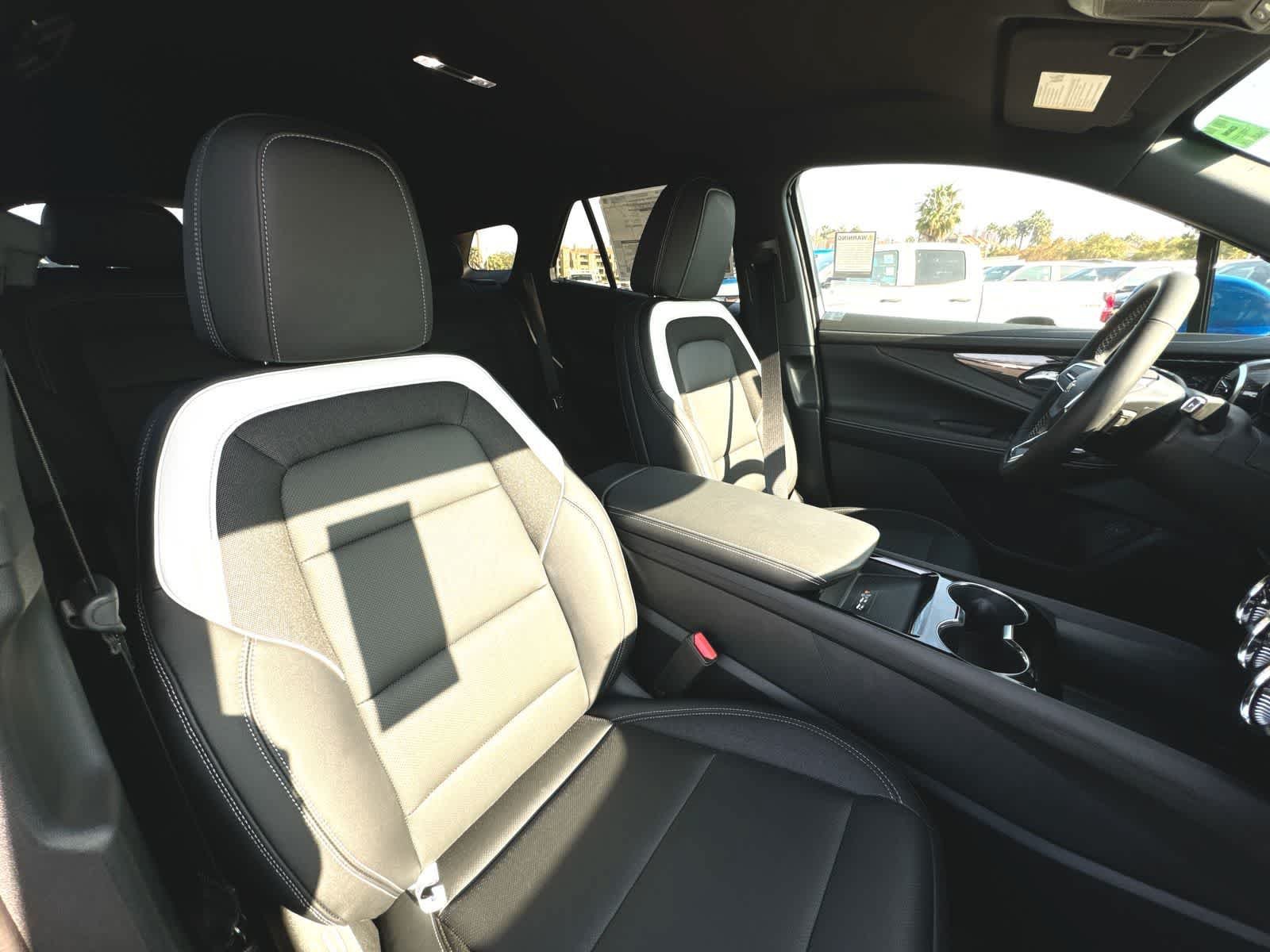 Used 2025 Chevrolet Blazer EV LT AWD/4WD image 23