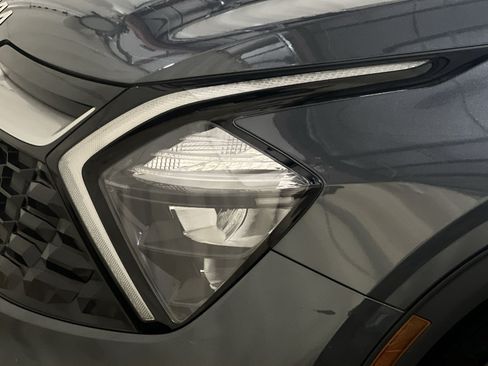 Used 2023 Kia Sportage EX AWD/4WD image 13