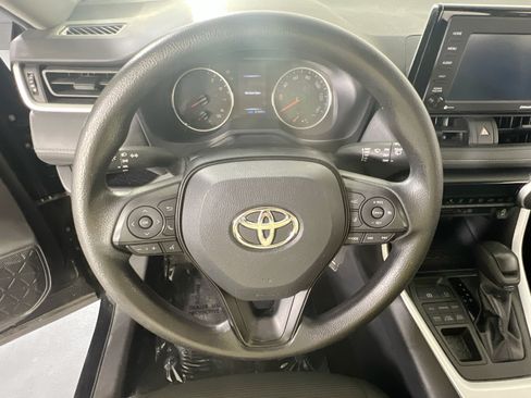 Used 2021 Toyota RAV4 LE AWD/4WD image 11