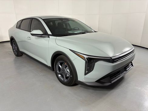 New 2026 Kia K4 FWD image 2