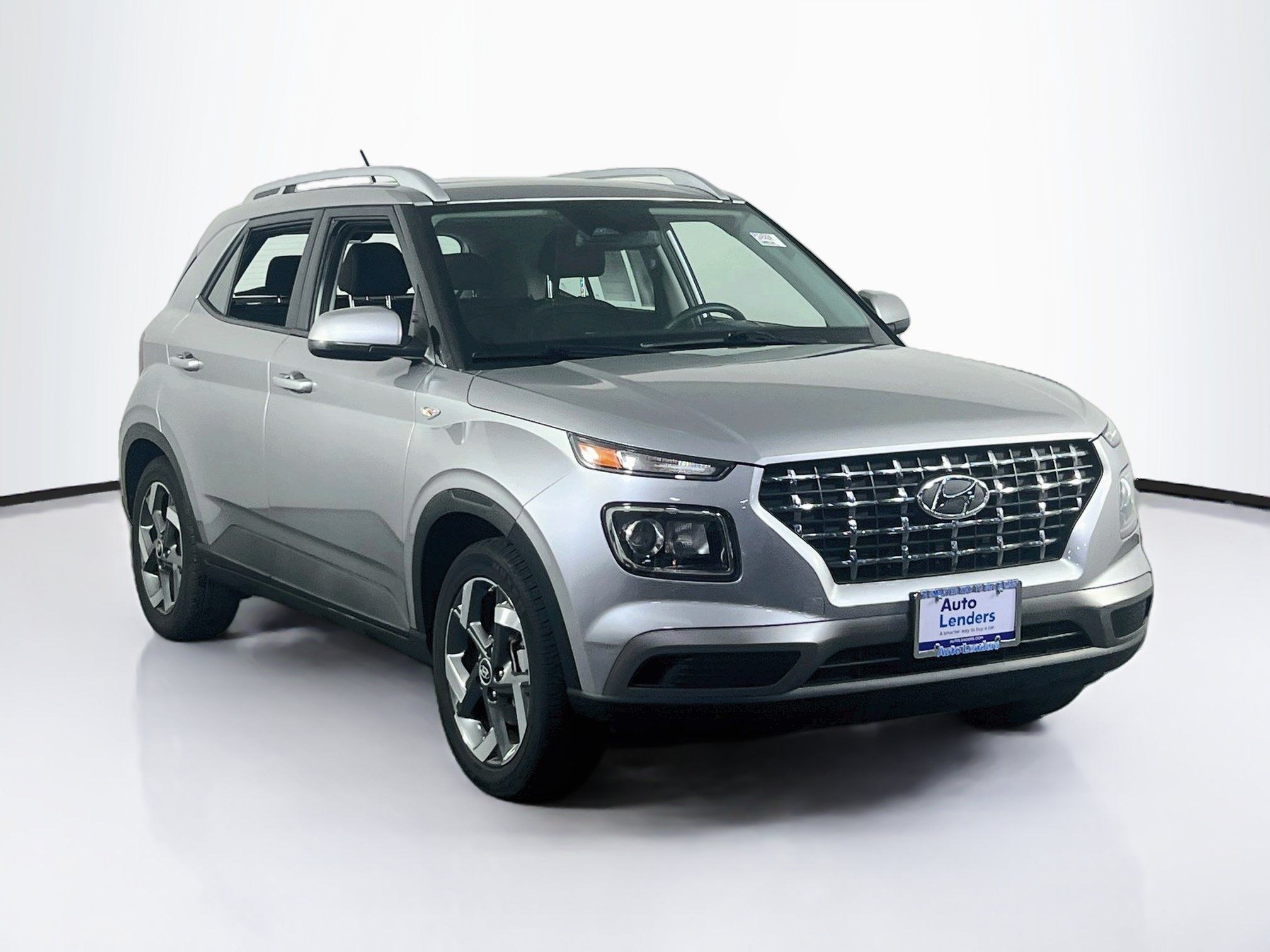 Used 2023 Hyundai Venue SEL w/ Cargo Package FWD image 3