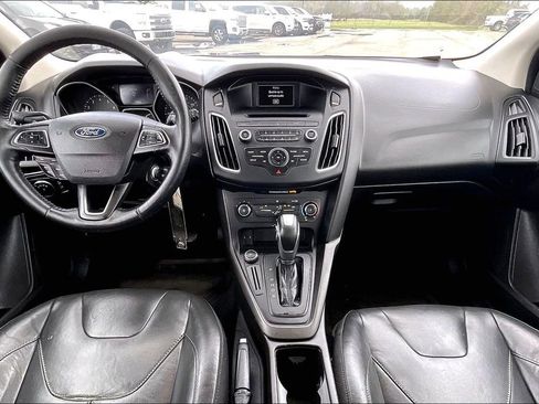 Used 2016 Ford Focus SE w/ Equipment Group 201A FWD image 7
