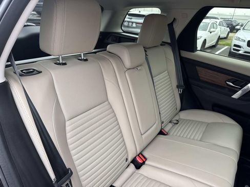 Used 2025 Land Rover Discovery Sport S image 9