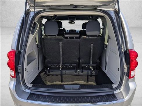 Used 2019 Dodge Grand Caravan SXT FWD image 6