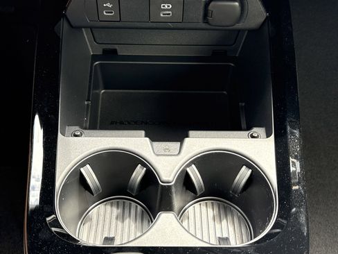 Used 2025 Toyota Prius LE image 27