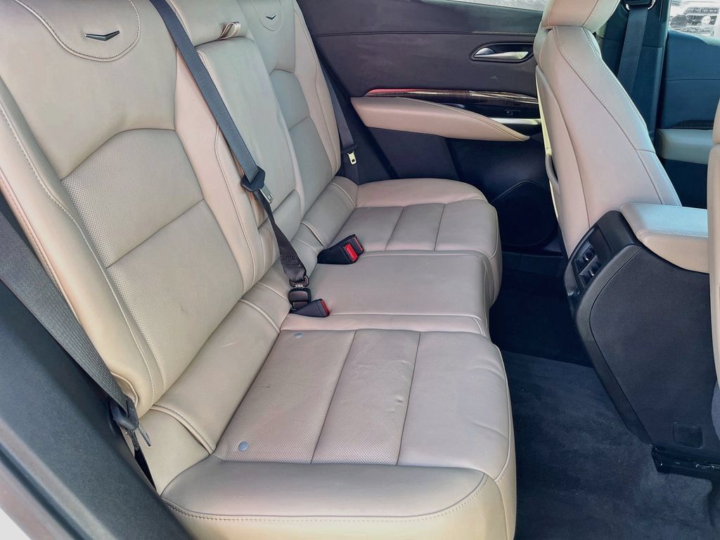 Used 2025 Cadillac XT4 Premium Luxury w/ Technology Package AWD/4WD image 28