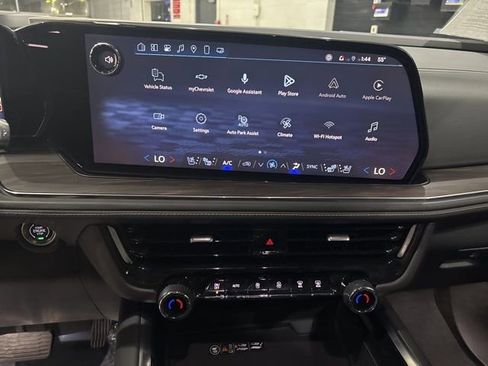 Used 2025 Chevrolet Suburban Premier image 21