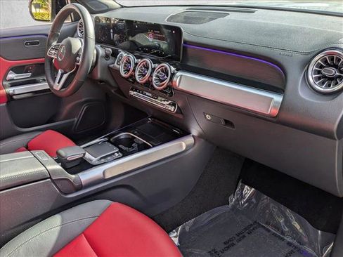 Used 2022 Mercedes-Benz GLB 250 4MATIC image 22
