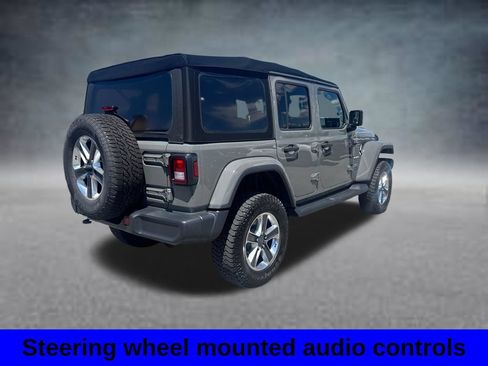 Used 2018 Jeep Wrangler Unlimited Sahara AWD/4WD image 7