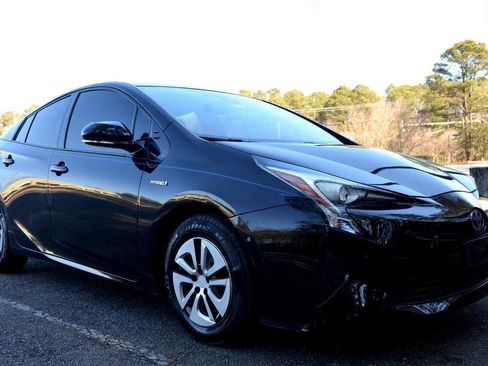 Used 2017 Toyota Prius Two image 9