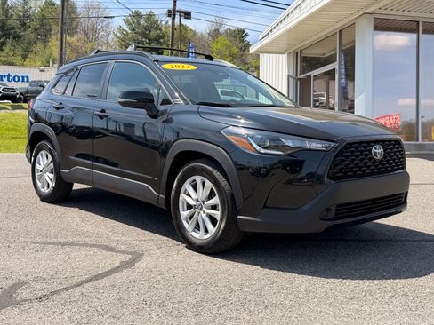 Used 2024 Toyota Corolla Cross LE w/ Moonroof Package image 8