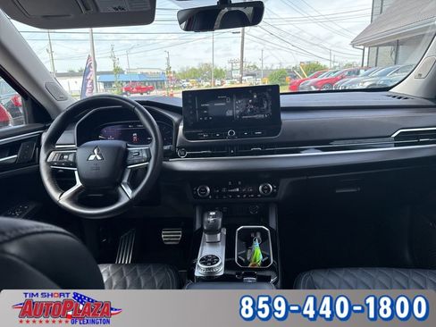 Used 2025 Mitsubishi Outlander AWD image 25