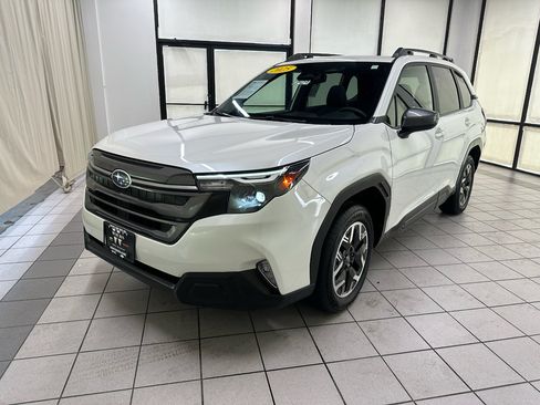 Used 2025 Subaru Forester Premium AWD/4WD image 12