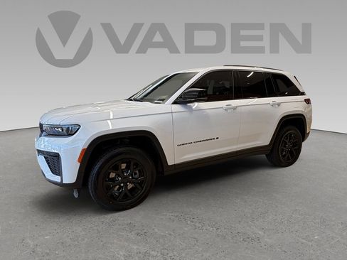 New 2026 Jeep Grand Cherokee Altitude image 21