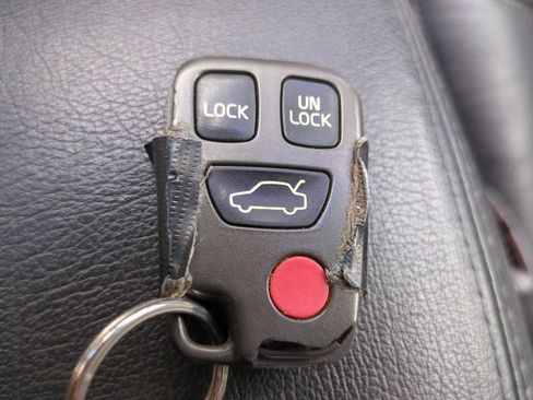 Used 1999 Volvo V70 FWD image 21