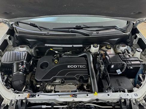 Used 2021 Chevrolet Equinox LS w/ LS Convenience Package image 24