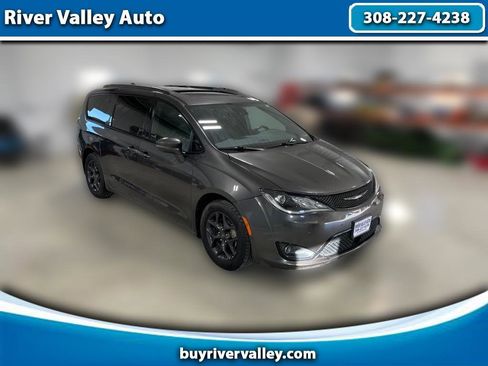 Used 2019 Chrysler Pacifica Limited w/ Advanced Safetytec Group image 1