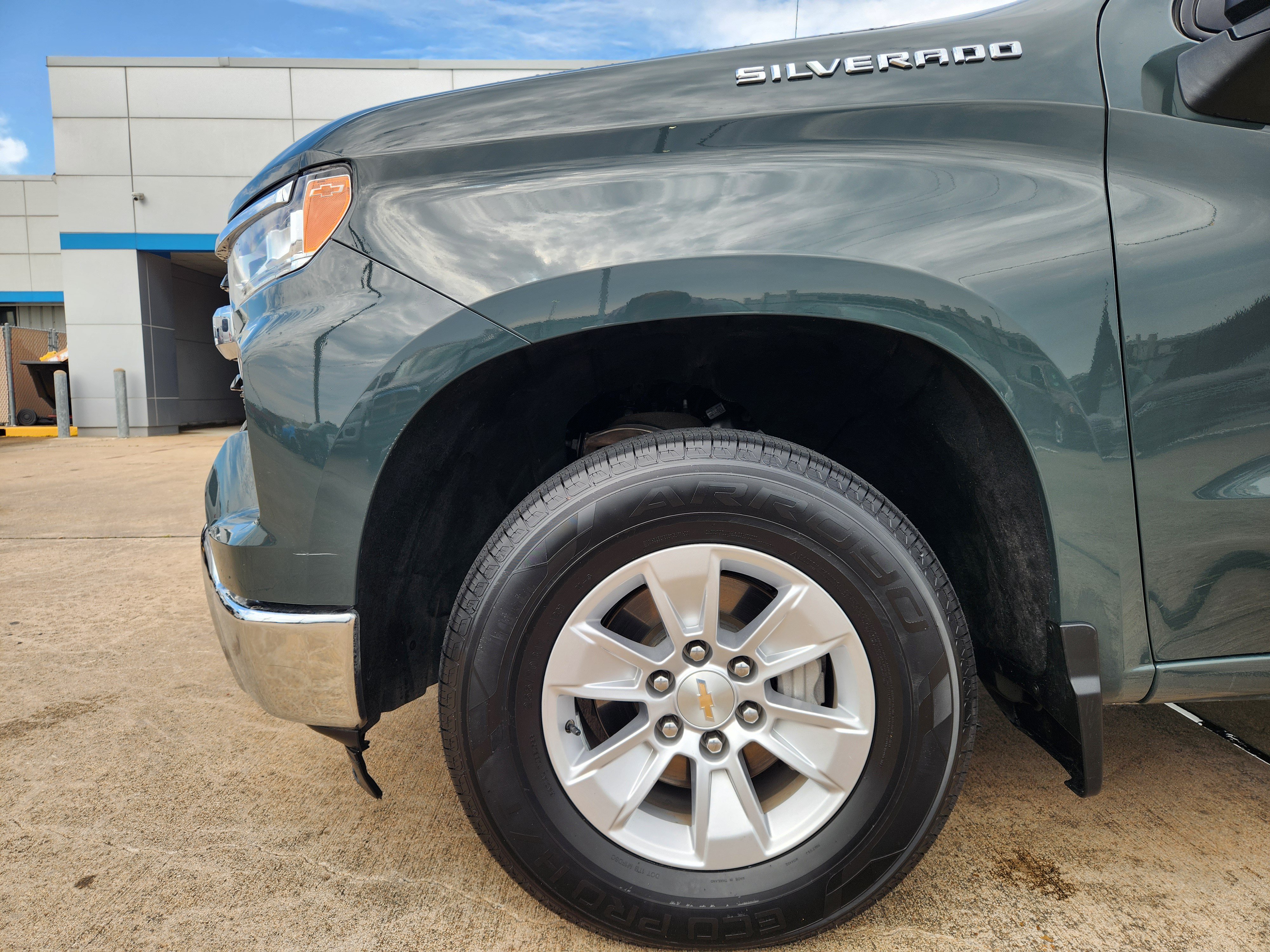 Certified 2025 Chevrolet Silverado 1500 LT RWD image 9