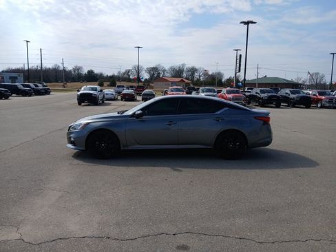 Used 2022 Nissan Altima 2.5 SR w/ Midnight Edition Package image 4