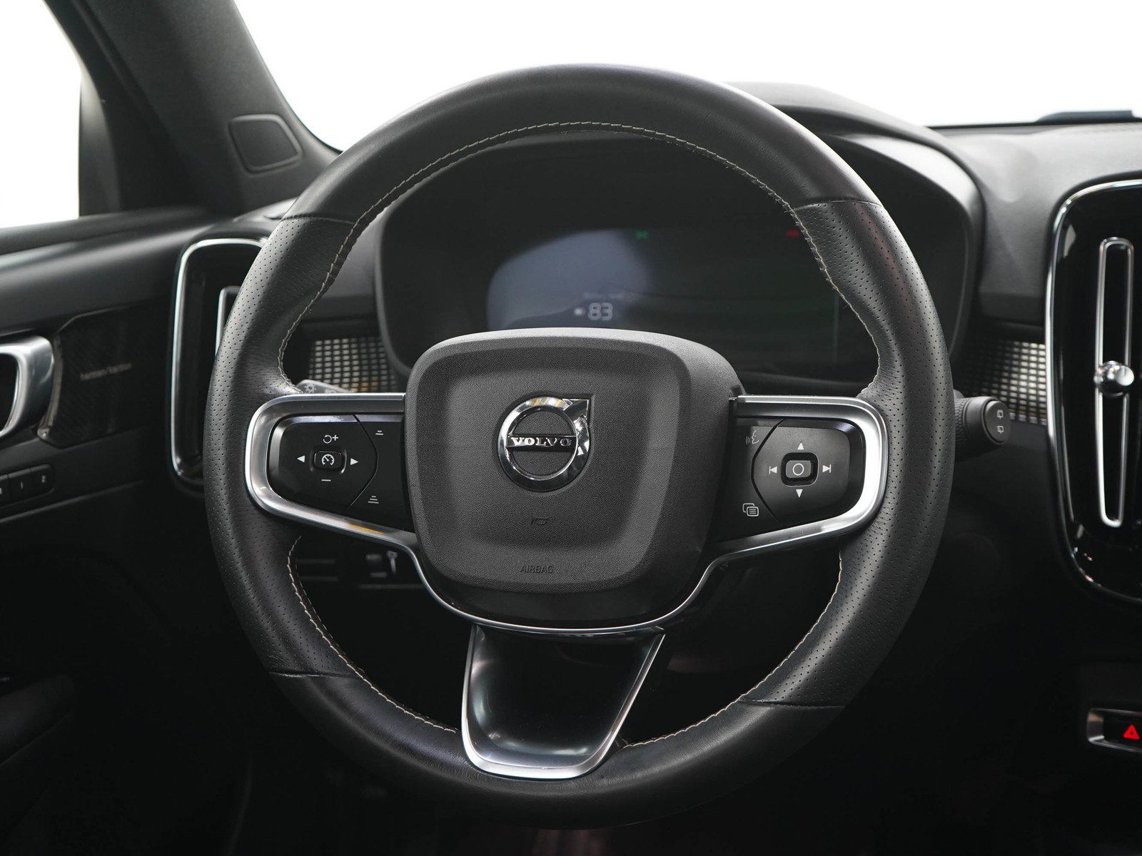 Used 2021 Volvo XC40 P8 Recharge w/ Advanced Package AWD/4WD image 17