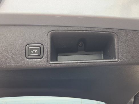 Used 2023 GMC Terrain SLT AWD/4WD image 29