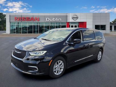 Used 2024 Chrysler Pacifica Touring-L