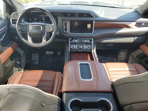 Used 2023 GMC Yukon Denali Ultimate image 18