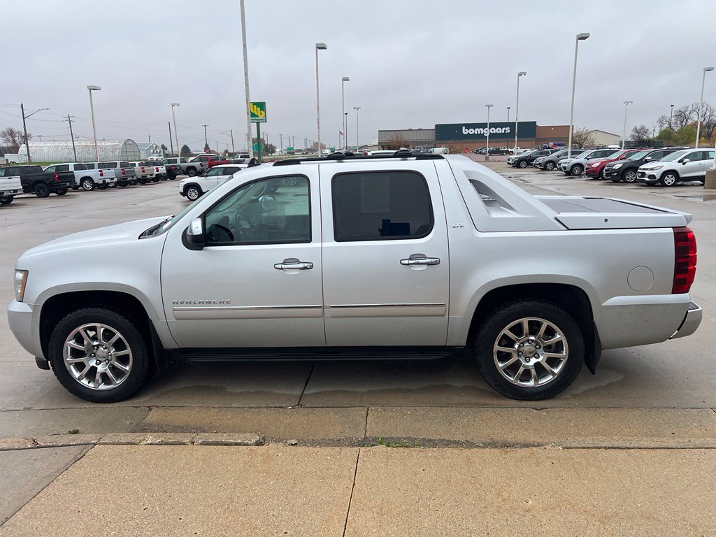 Used 2012 Chevrolet Avalanche LTZ AWD/4WD image 6