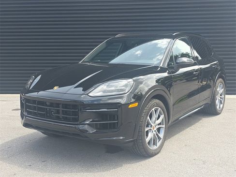 Used 2025 Porsche Cayenne image 1