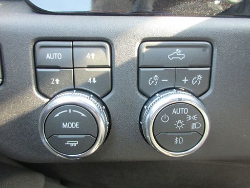 New 2026 GMC Sierra 2500 SLE w/ SLE Value Package; AWD/4WD image 17