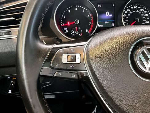 Used 2019 Volkswagen Tiguan SE w/ Panoramic Sunroof Package FWD image 23