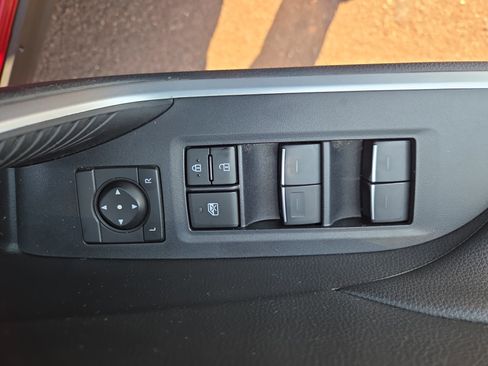 Used 2022 Toyota RAV4 XLE w/ Convenience Package image 33