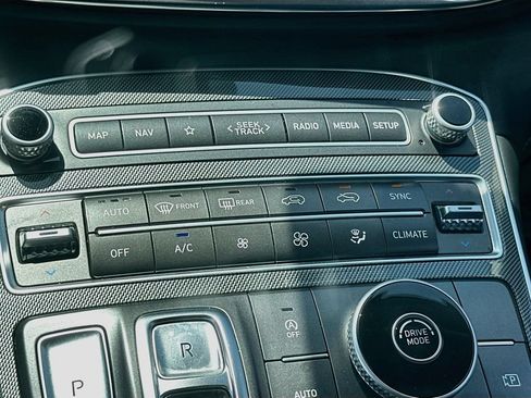 Used 2022 Hyundai Santa Fe SEL w/ Convenience + Premium Package FWD image 16