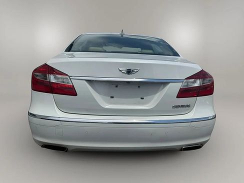 Used 2013 Hyundai Genesis 3.8 w/ Technology Pkg RWD image 12