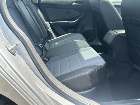 Used 2025 Volkswagen Jetta SE FWD image 15