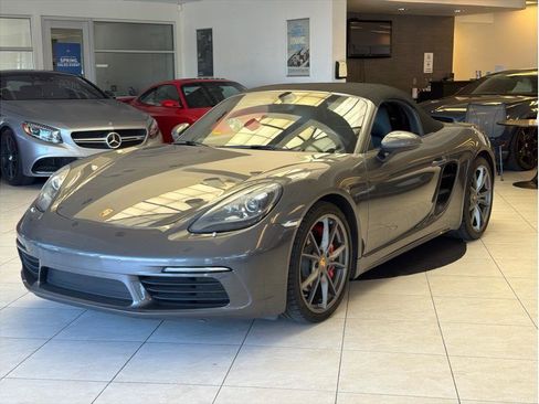 Used 2017 Porsche 718 Boxster S image 9