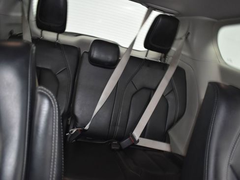 Used 2024 Chrysler Pacifica Limited FWD image 25