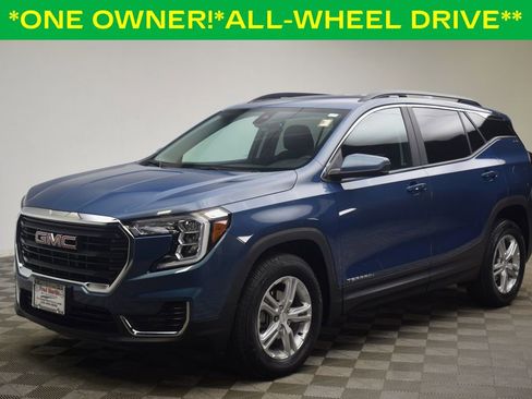 Used 2024 GMC Terrain SLE w/ Driver Convenience Package image 3