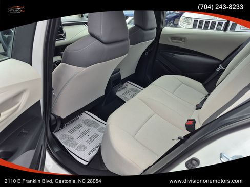 Used 2022 Toyota Corolla LE FWD image 13